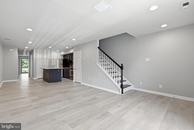 Building Photo - 27 Darien Way
