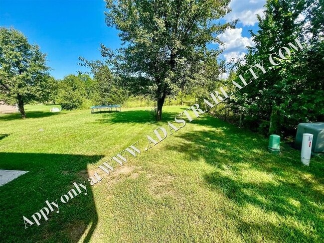Building Photo - Spacious Shawnee Townhome 3 Bed/3 Bath-Ava...