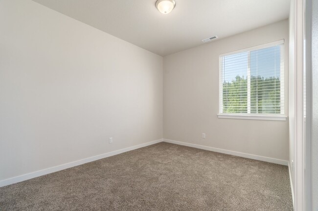 Building Photo - Gorgeous Home with a view!! Available Now!!