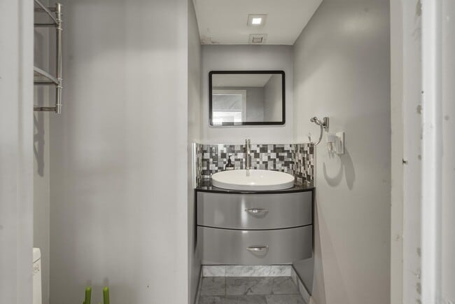 Building Photo - 2100 Sans Souci Blvd