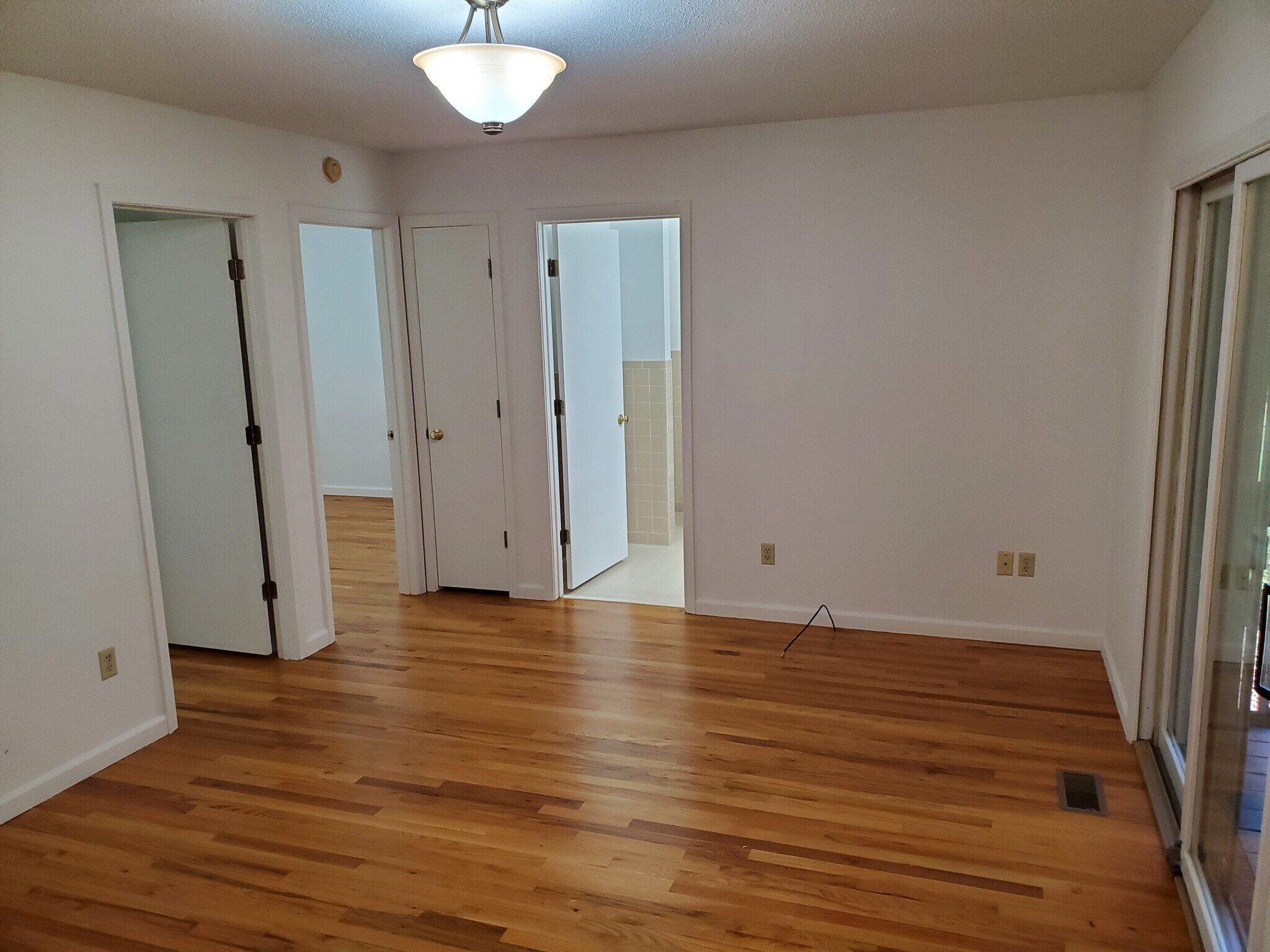 Family room - 40 Bluebird Lane