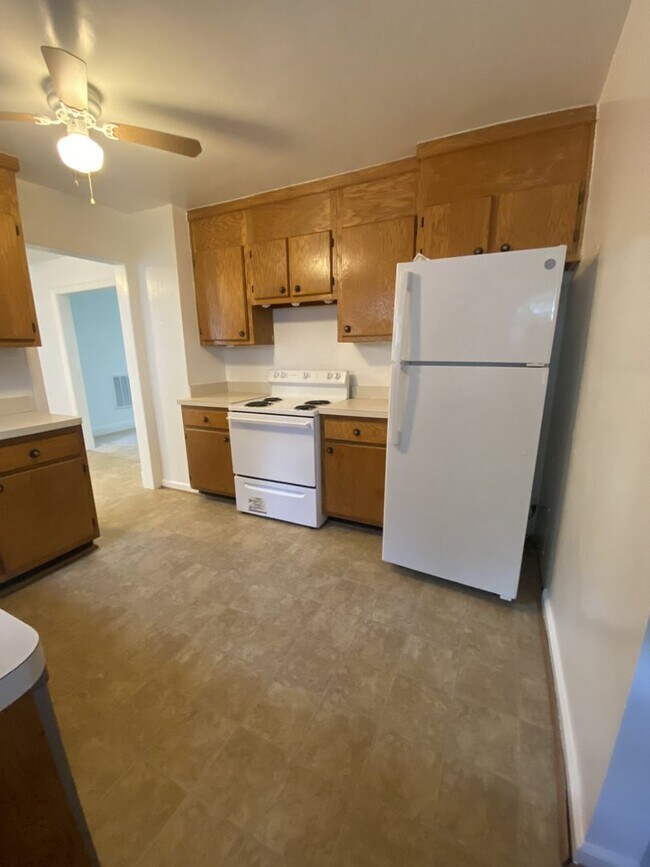 Building Photo - 2 Bedroom 1 Bath