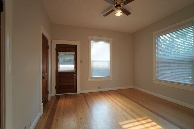 Building Photo - 808 E Kiowa St