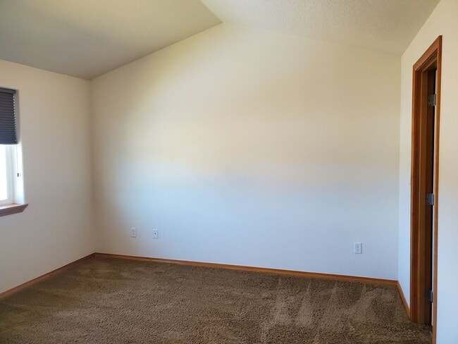 Building Photo - 3259 McKern Pl