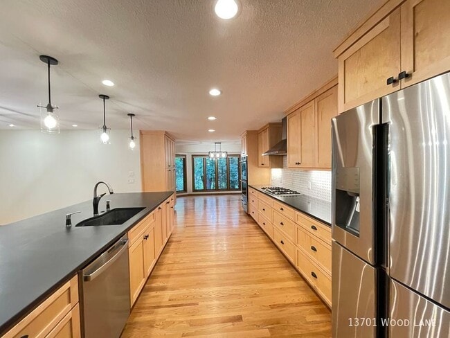 Building Photo - 13701 Wood Ln