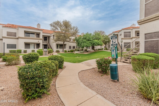 Building Photo - 11375 E Sahuaro Dr