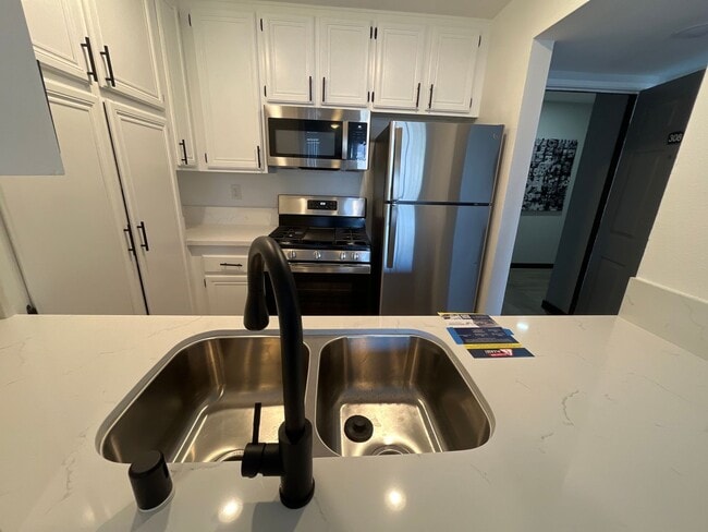 Interior Photo - 315 South Virgil Ave