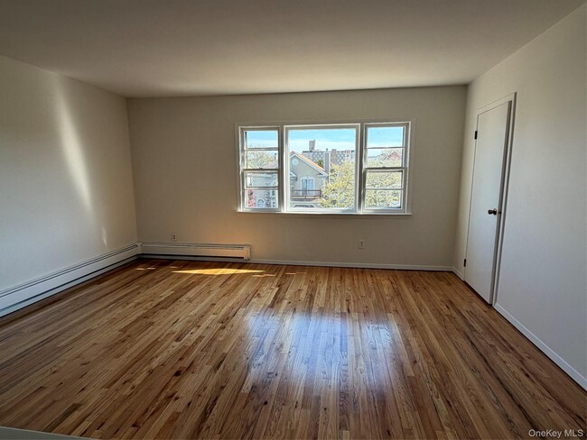 Building Photo - 561 E Olive St