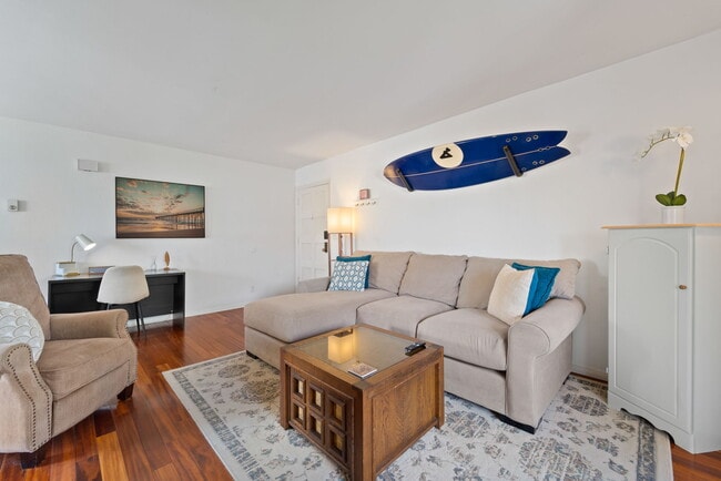 Living room - 709 Agate St