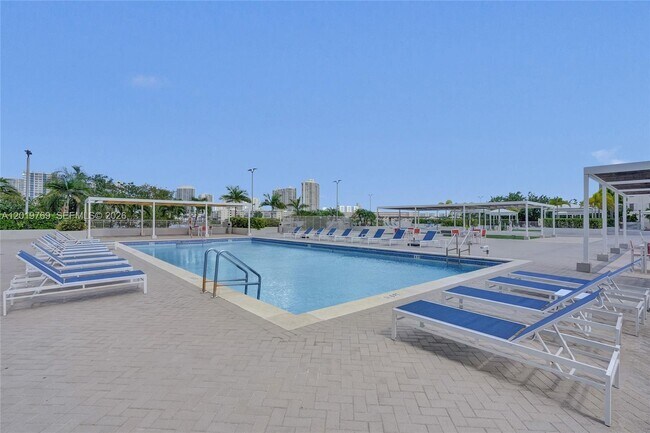Building Photo - 18021 Biscayne Blvd