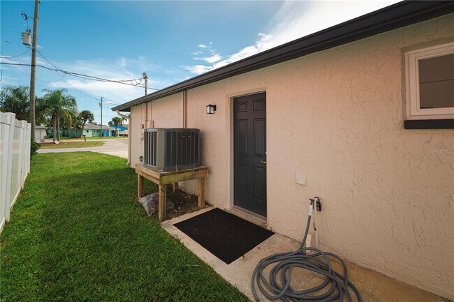 Building Photo - 6617 Harbor Dr