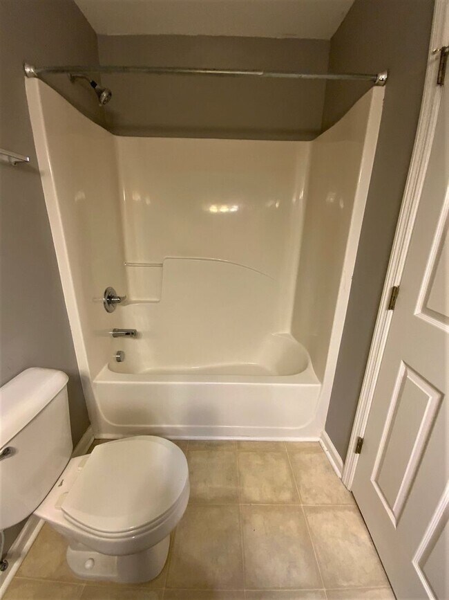 Building Photo - Welcome to Creeker Town South!