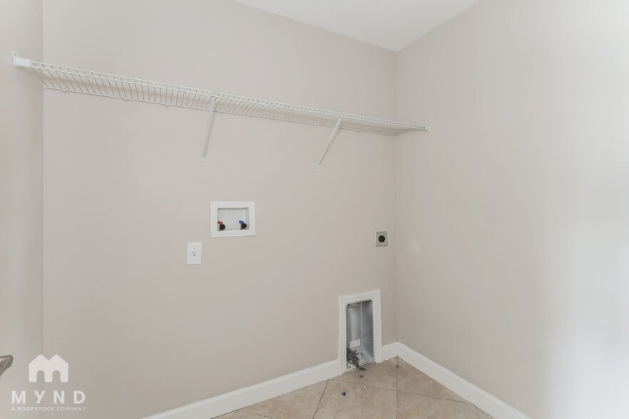 Building Photo - 10159 Newminster Loop
