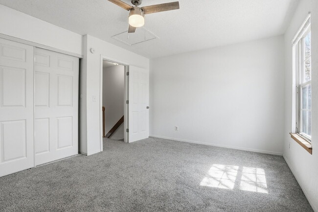 Building Photo - $2,045.95 - 2 Bed, 1.5 Bath Townhome in Centennial with Pool Access