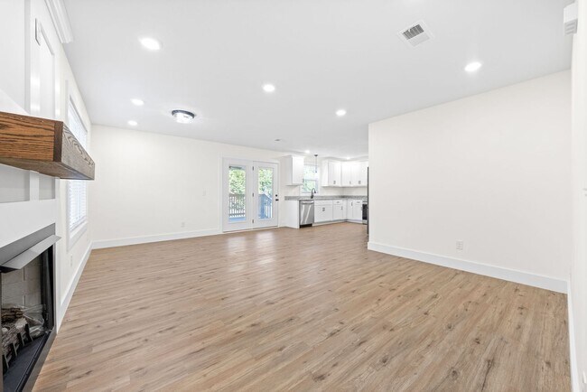 Building Photo - Pet Friendly Four Bedroom with Basement!