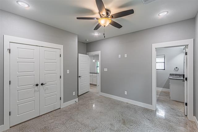 Building Photo - 117 W Sears St