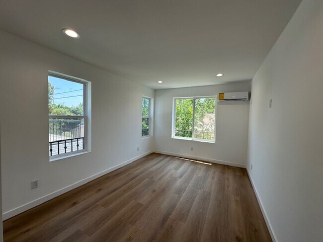 Building Photo - Brand new 3-bedroom, 2-bathroom designed f...