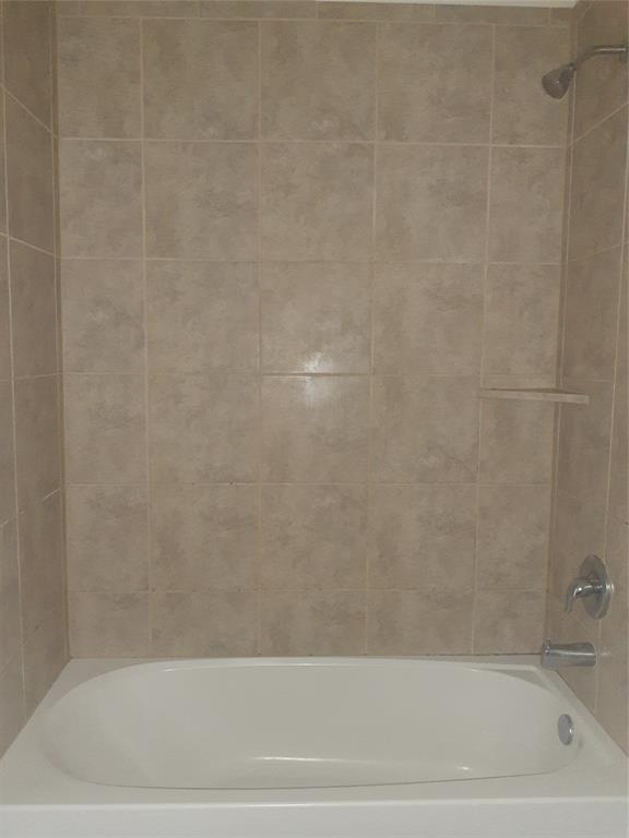 Building Photo - 22610 Cloverland Field Dr