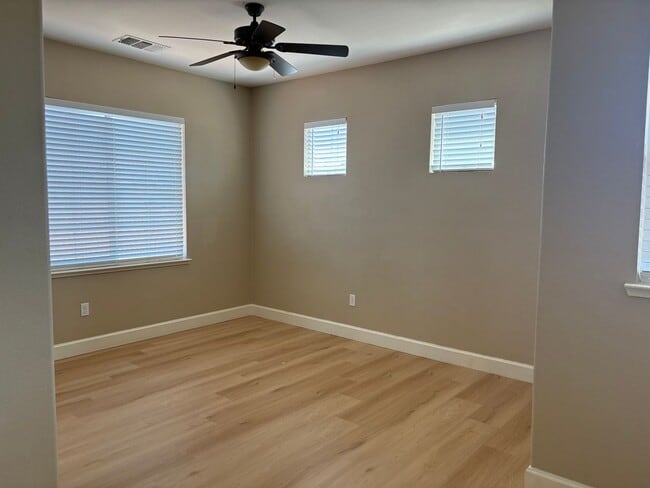 Building Photo - 1/2 off ONE months rent special
