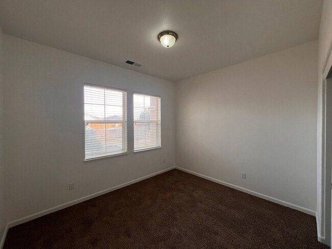 Building Photo - 4 bedroom Fernley Home.