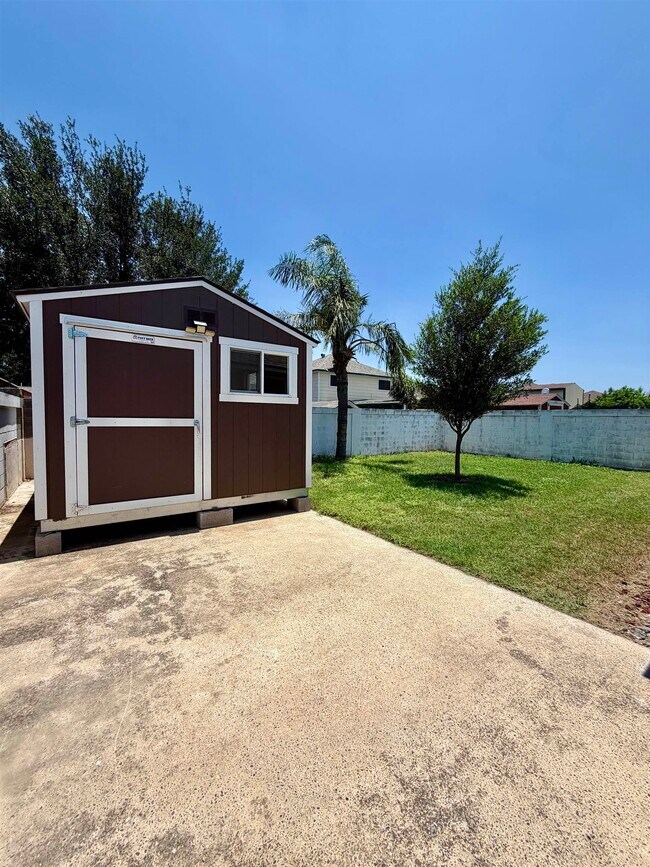 Building Photo - 11111 Revilla Dr