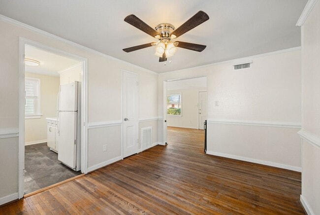 Building Photo - Charming 3 Bedroom Rancher in Lakeside