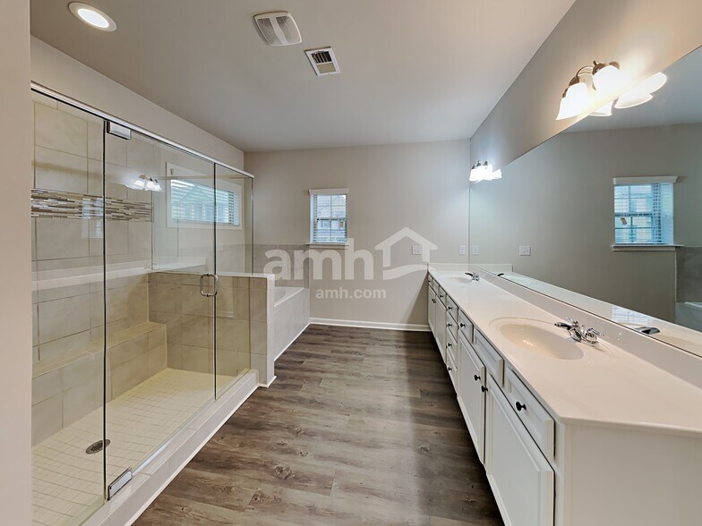 Building Photo - 3727 Woodoats Cir