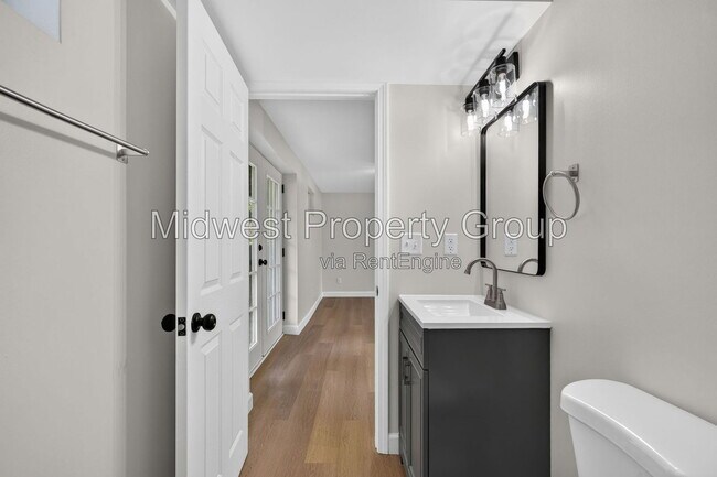 Building Photo - 13 S Perry Cir