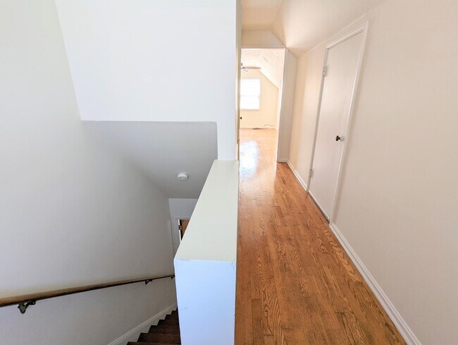 Building Photo - 3113 Silverdale Ave