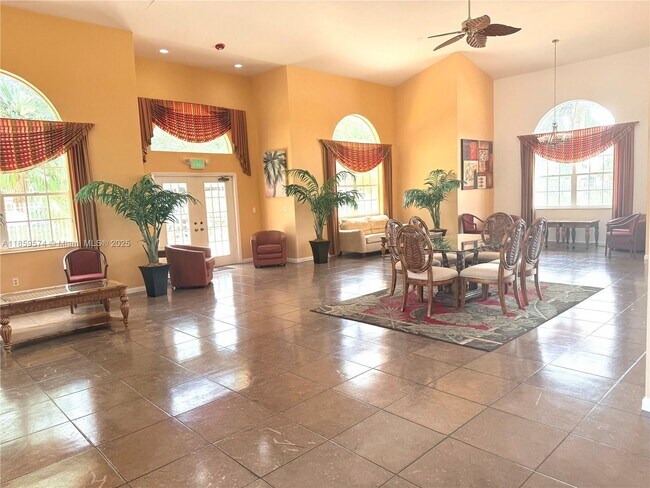 Building Photo - 301 Palm Way