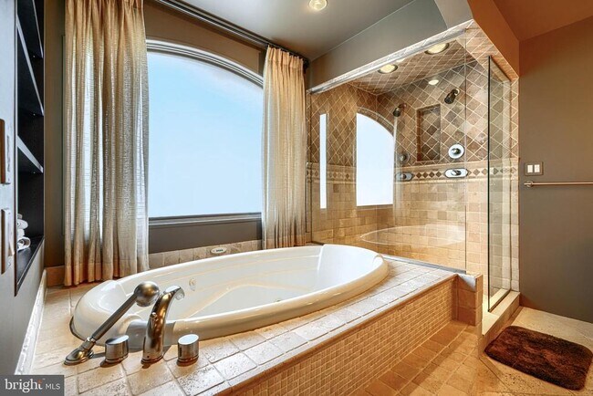 Building Photo - 1301 Hull St