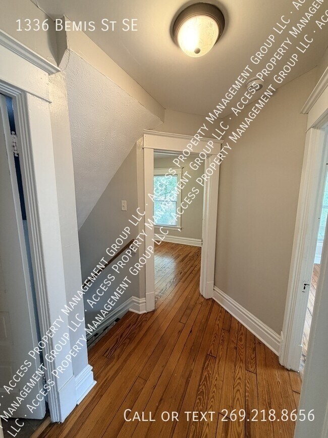 Building Photo - 1336 Bemis St SE