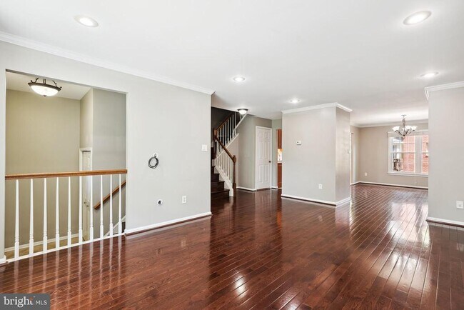 Building Photo - 10150 Village Knolls Ct