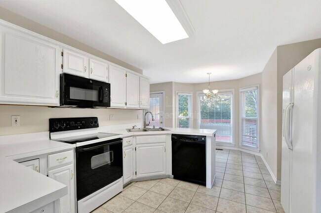 Building Photo - 8405 Hurstbourne Woods Pl