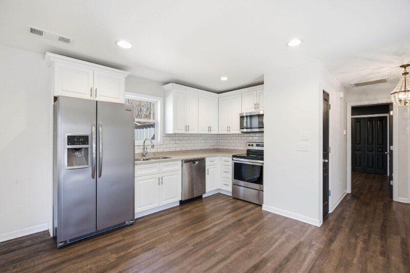 Building Photo - 7621 Maple Pl