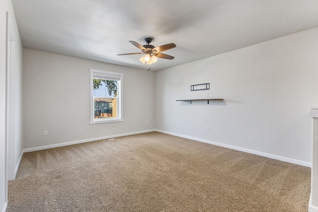 Building Photo - 856 Bear Creek Dr