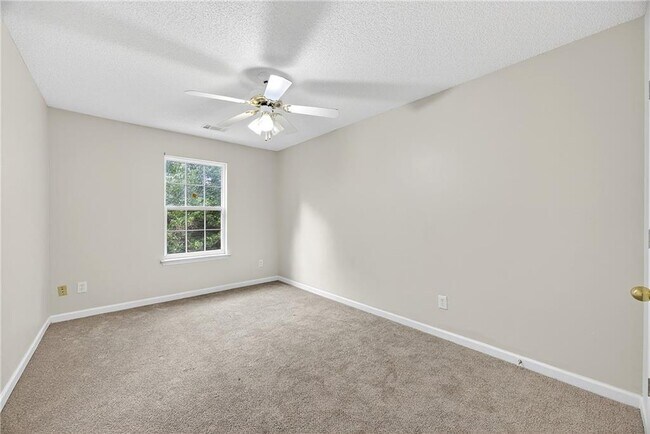 Building Photo - 1020 Chase Ln