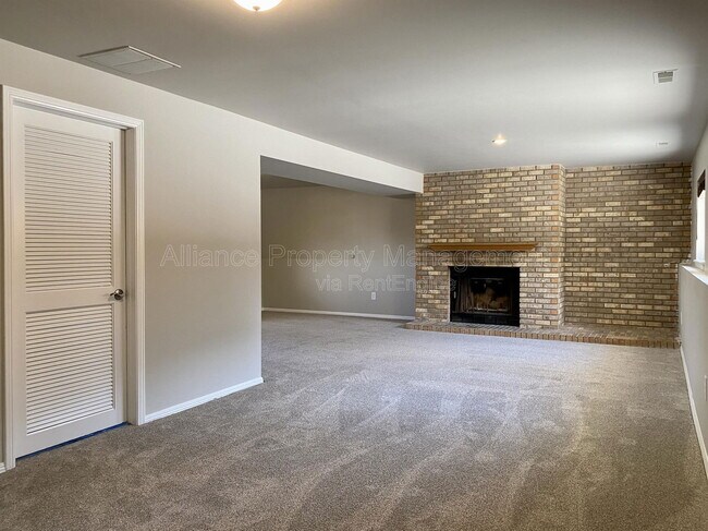 Building Photo - 5945 Breeze Ct