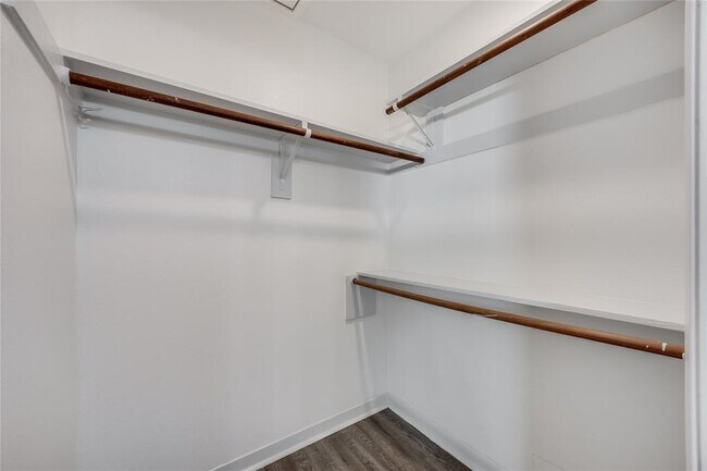 Building Photo - 8803 Westover Club Dr