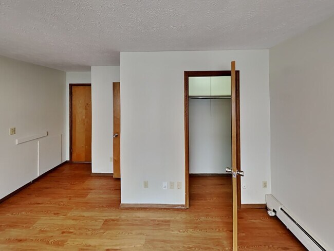 Building Photo - 49 E 14th Ave