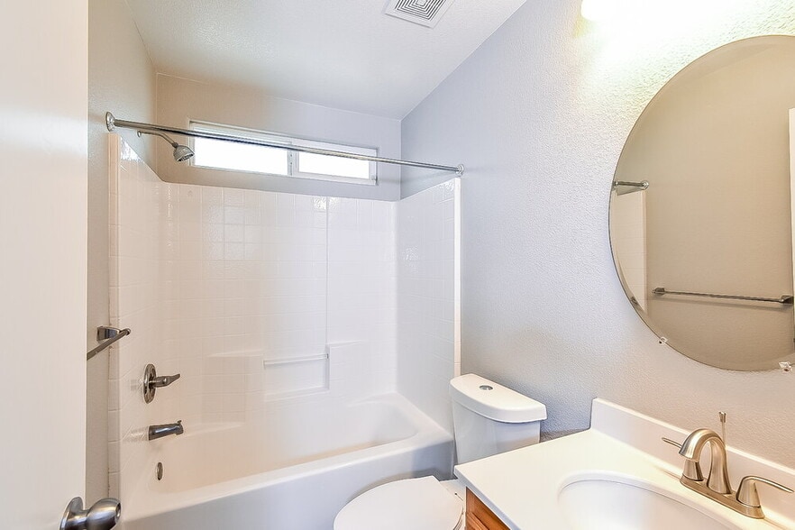 Building Photo - 3609 N Porch Swings Way