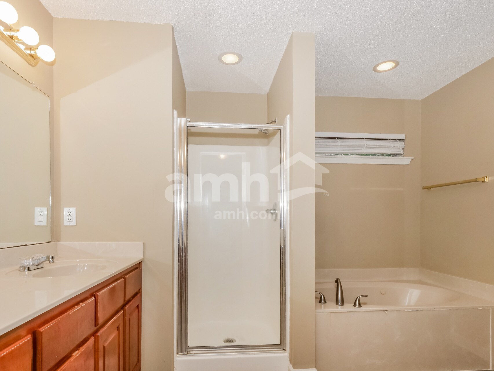 Building Photo - 1575 Far Dr
