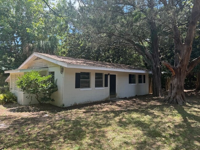 Primary Photo - Destin home off of Calhoun