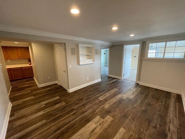 Building Photo - Charming Remodeled 5bd Country Home in Pal...