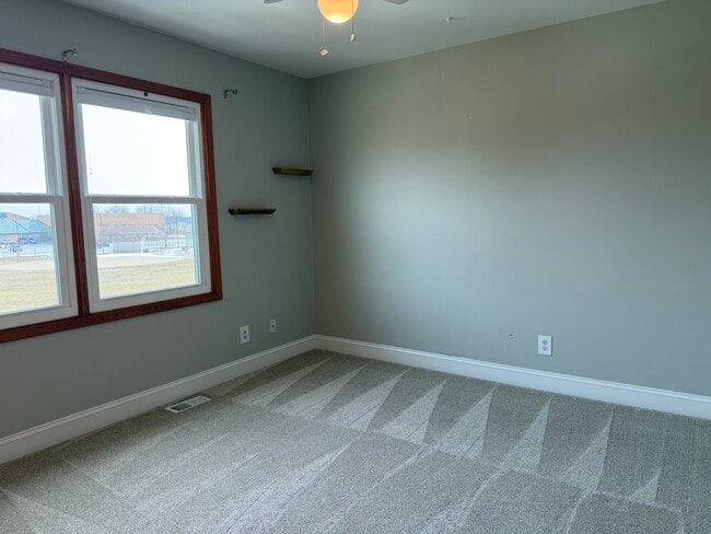 Building Photo - 773 Ridge Dr