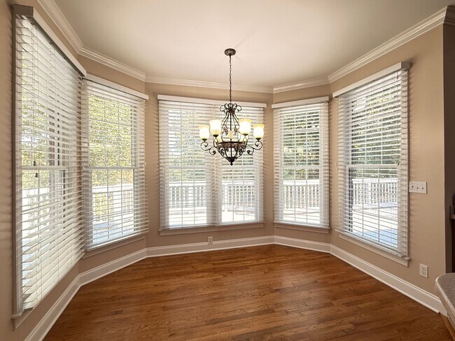 Building Photo - This beautiful brick home is located in Villa Rica and includes 6 bedrooms and 4.5 bath!