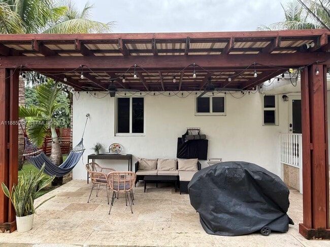 Building Photo - 601 NW 116th St