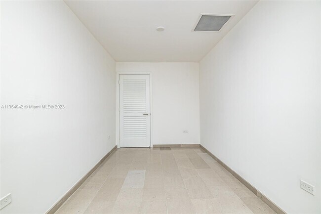 Building Photo - 88 SW 7th St