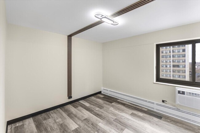 Building Photo - 7337 S South Shore Dr