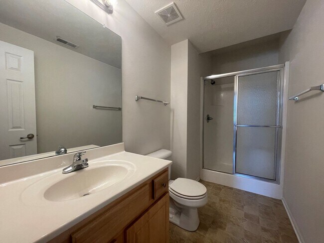 Building Photo - Townhome for Rent in Papillion